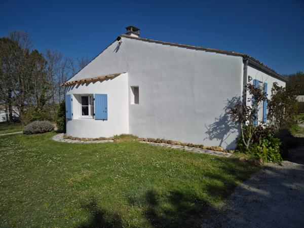 Prestation qualitative : Plain-Pied de 125 m2, parcelle paysagée de 1400 m2, piscine et paillotte