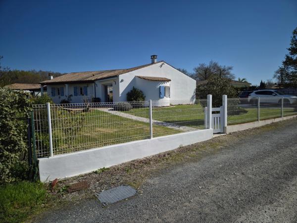 Prestation qualitative : Plain-Pied de 125 m2, parcelle paysagée de 1400 m2, piscine et paillotte