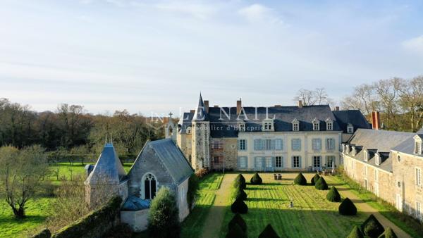 Exceptionnel château des XVe et XVIIe siècles ISMH en Haut-Anjou