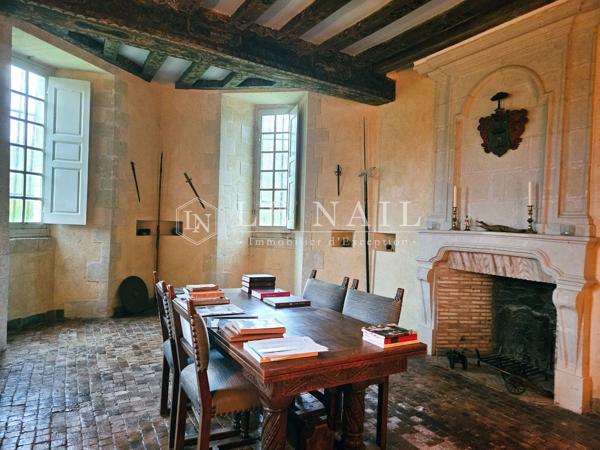 Exceptionnel château des XVe et XVIIe siècles ISMH en Haut-Anjou
