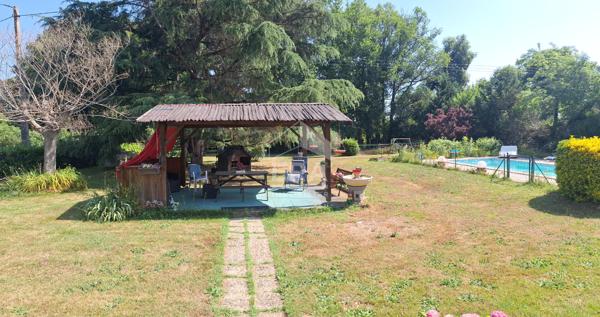 Maison périgourdine proche de la zone commerciale de Montpon Ménestérol.