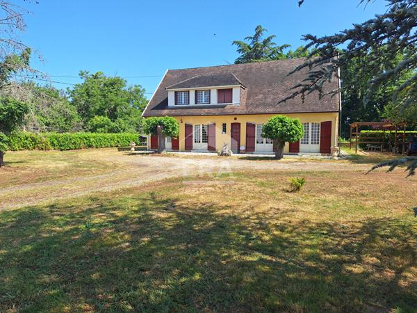 Maison périgourdine proche de la zone commerciale de Montpon Ménestérol.