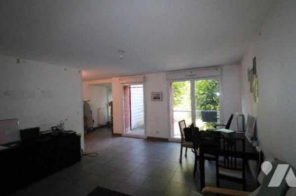 Proche du parc de Malo, appartement de 2011 de 73.77 m² de surface habitable, situé au 2ème éta...