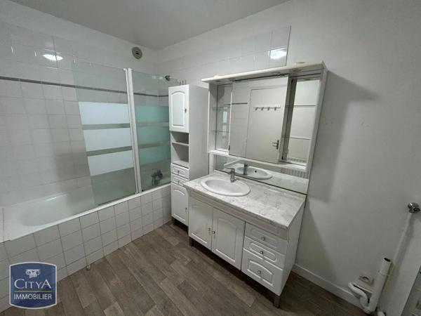 Appartement à louer 2 pièces 58m² Laval (53000)