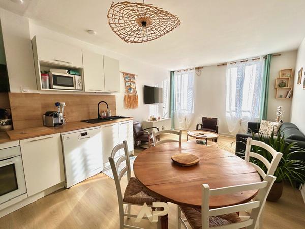 Appartement - 2 chambres - 50m2 - Marché central La Rochelle €299 000 ** - Référence MR645D2