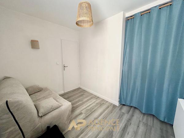 Appartement - 2 chambres - 50m2 - Marché central La Rochelle €299 000 ** - Référence MR645D2