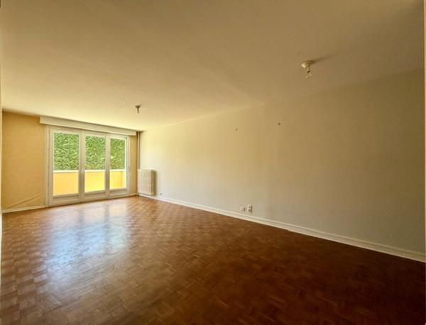 Appartement
                                                                                                                                                                                                                                                                                                                        4 pièce(s)                                                                                                                                                                                                          3 chambre(s)                                                                                                                                                                                                          98  m²