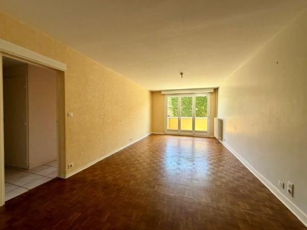 Appartement
                                                                                                                                                                                                                                                                                                                        4 pièce(s)                                                                                                                                                                                                          3 chambre(s)                                                                                                                                                                                                          98  m²