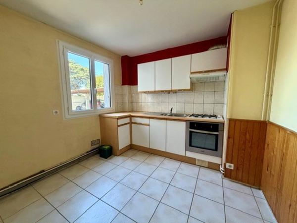 Appartement
                                                                                                                                                                                                                                                                                                                        4 pièce(s)                                                                                                                                                                                                          3 chambre(s)                                                                                                                                                                                                          98  m²