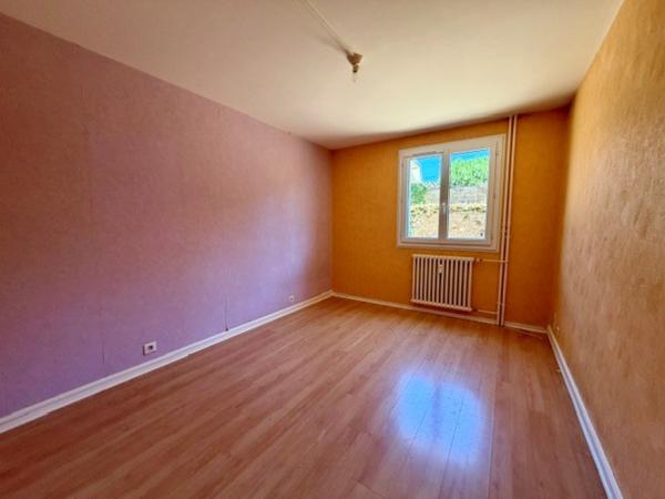 Appartement
                                                                                                                                                                                                                                                                                                                        4 pièce(s)                                                                                                                                                                                                          3 chambre(s)                                                                                                                                                                                                          98  m²