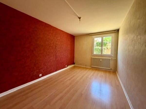 Appartement
                                                                                                                                                                                                                                                                                                                        4 pièce(s)                                                                                                                                                                                                          3 chambre(s)                                                                                                                                                                                                          98  m²