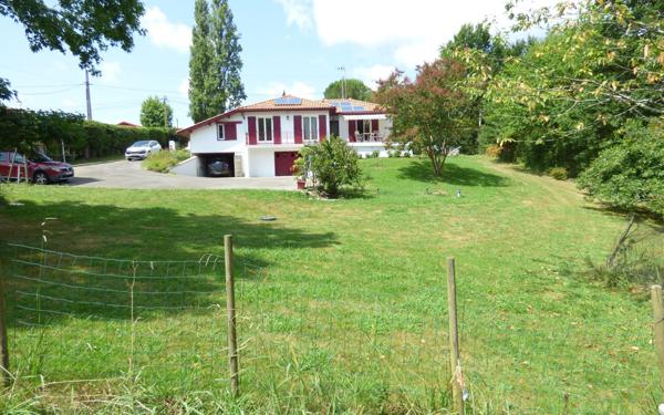 Maison à vendre    5 pièces •  Urcuit