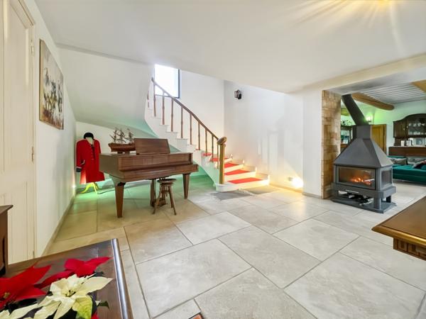Monteux (84170) Maison 9 pièce(s) 260 m2