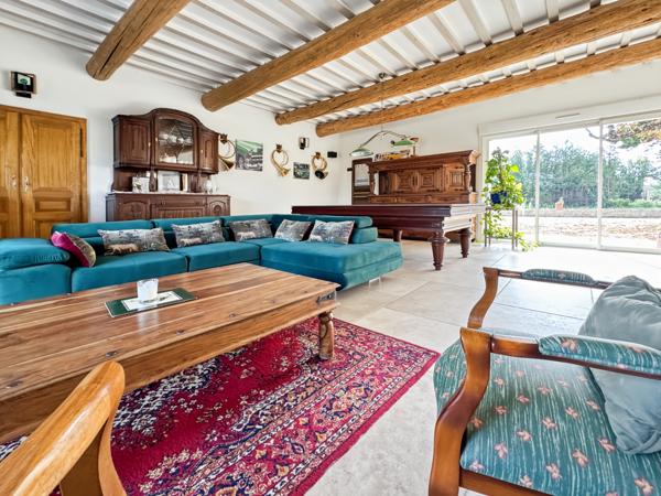 Monteux (84170) Maison 9 pièce(s) 260 m2