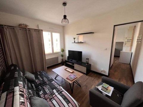 Appartement à louer Saint Brevin Les Pins : 2 pièces, 25m² avec 1 chambre(s) à 578€ - AJP Immobilier Saint-Brévin