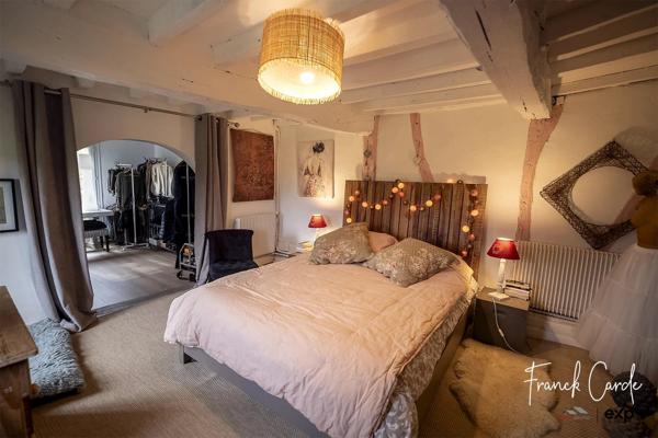 Maison de caractère sur près de 2000 m² de terrain, avec vue dégagée sur la campagne