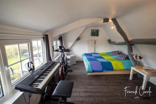 Maison de caractère sur près de 2000 m² de terrain, avec vue dégagée sur la campagne