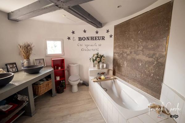 Maison de caractère sur près de 2000 m² de terrain, avec vue dégagée sur la campagne