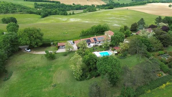 A Vendre Maison 8 pieces 5 chambres 292 m2 terrain piscine