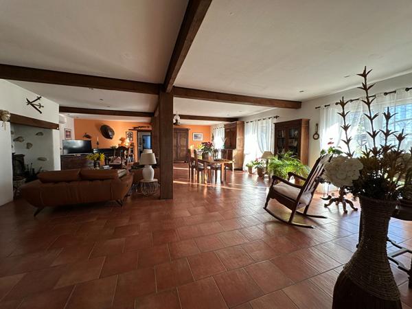 A Vendre Maison 8 pieces 5 chambres 292 m2 terrain piscine