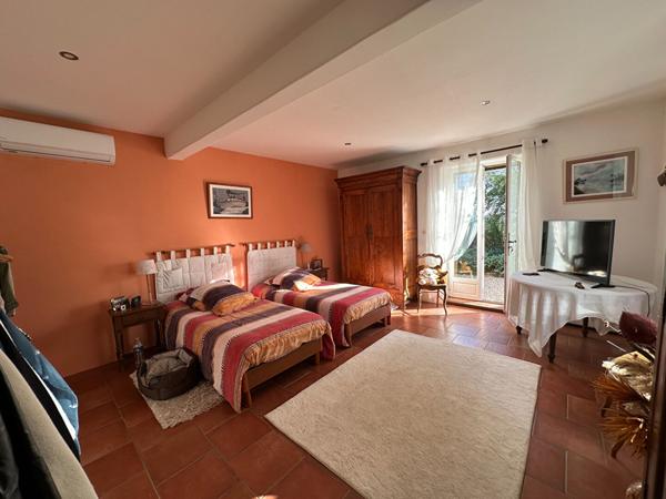 A Vendre Maison 8 pieces 5 chambres 292 m2 terrain piscine