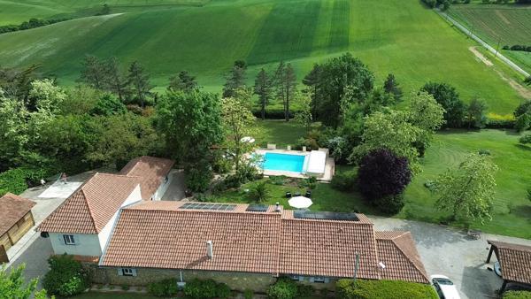 A Vendre Maison 8 pieces 5 chambres 292 m2 terrain piscine