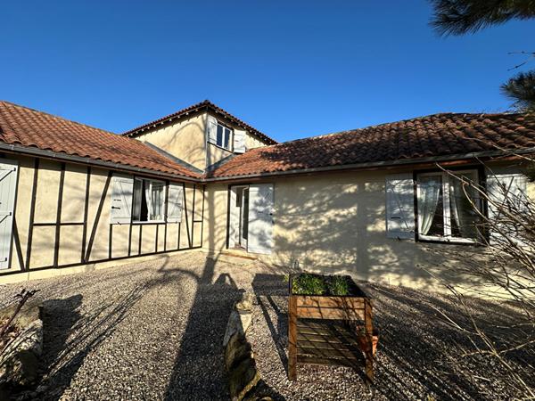 A Vendre Maison 8 pieces 5 chambres 292 m2 terrain piscine