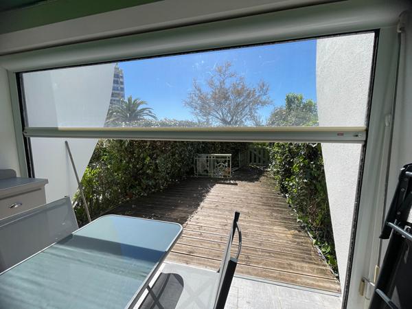 Appartement La Grande Motte de 27 M2 (20,5 loi carrez) dont 6 M2 de loggia fermée par VR électrique et séparation plastifiée