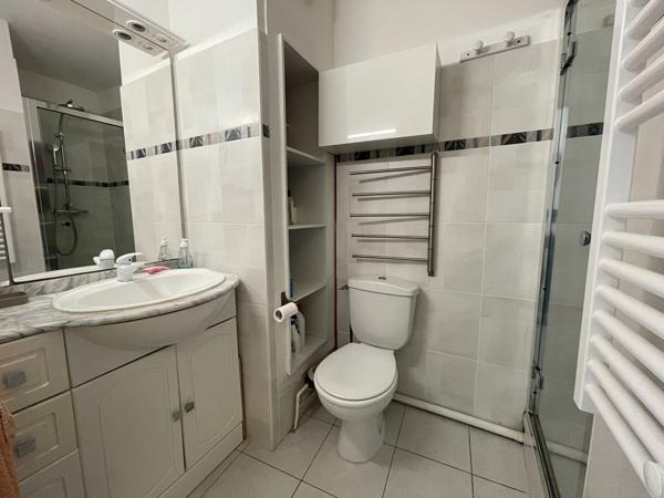 Appartement La Grande Motte de 27 M2 (20,5 loi carrez) dont 6 M2 de loggia fermée par VR électrique et séparation plastifiée