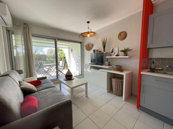 Appartement La Grande Motte de 27 M2 (20,5 loi carrez) dont 6 M2 de loggia fermée par VR électrique et séparation plastifiée