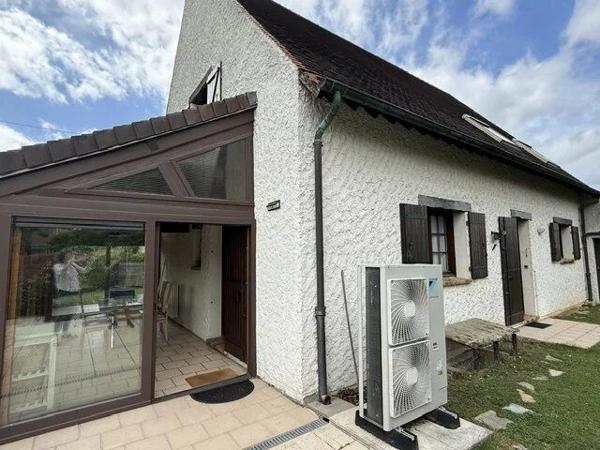 Location                                                      Maison
                        
                     8 pièces                                         à Combs-la-Ville