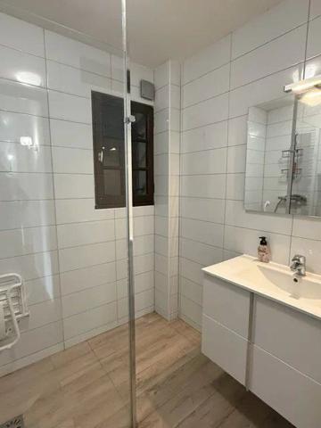 Location                                                      Maison
                        
                     8 pièces                                         à Combs-la-Ville