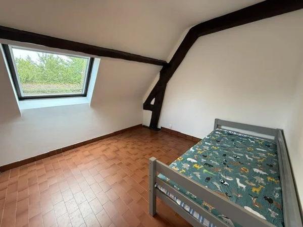 Location                                                      Maison
                        
                     8 pièces                                         à Combs-la-Ville