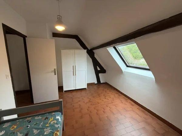 Location                                                      Maison
                        
                     8 pièces                                         à Combs-la-Ville