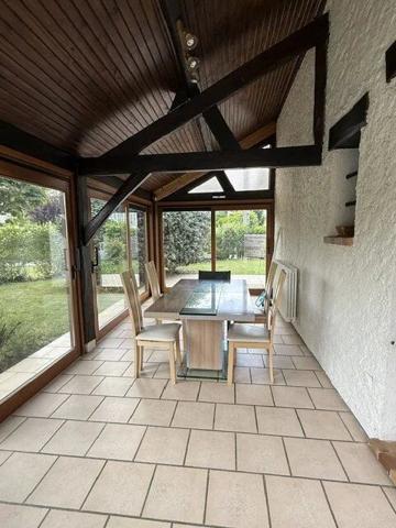 Location                                                      Maison
                        
                     8 pièces                                         à Combs-la-Ville