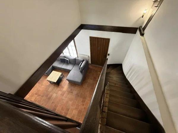 Location                                                      Maison
                        
                     8 pièces                                         à Combs-la-Ville