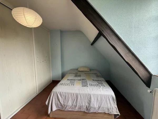 Location                                                      Maison
                        
                     8 pièces                                         à Combs-la-Ville