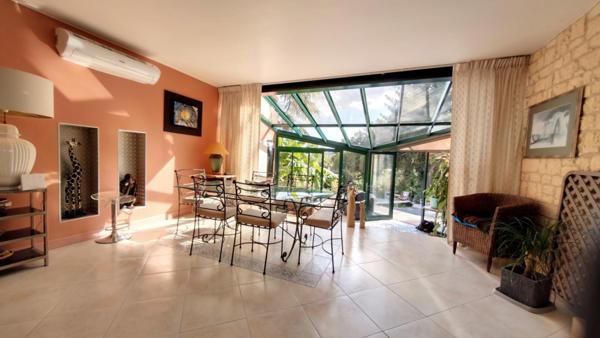 Maison d'exception 5 chambres avec véranda et piscine sur un hectare de terrain