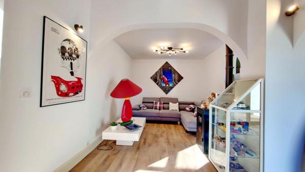 Maison d'exception 5 chambres avec véranda et piscine sur un hectare de terrain