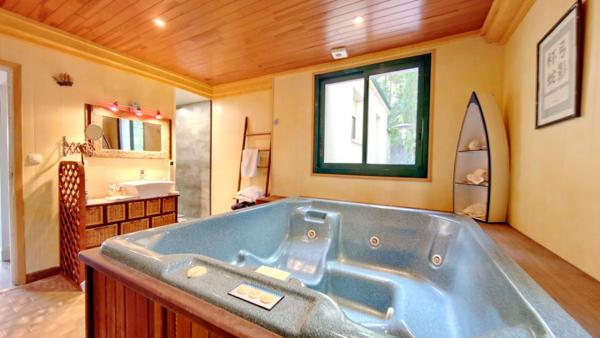 Maison d'exception 5 chambres avec véranda et piscine sur un hectare de terrain