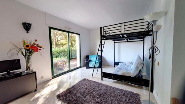 Maison d'exception 5 chambres avec véranda et piscine sur un hectare de terrain