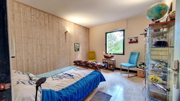 Maison d'exception 5 chambres avec véranda et piscine sur un hectare de terrain