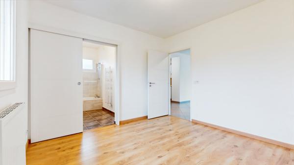 Appartement Annecy 2 pièces dernier étage avec garage et place de stationnement