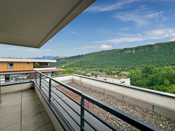 Appartement Annecy 2 pièces dernier étage avec garage et place de stationnement