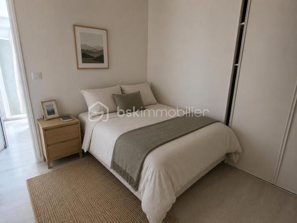 PORTE DE CLIGNANCOURT – MONTMARTRE

MANDAT EXCLUSIF

Prix de vente : 2 963 000 €
Gérald Diomar BSK Immobilier vous propose en exclusivité l'acquisition d'un immeuble de rapport situé dans le 18ᵉ arrondissement de Paris, à proximité immédiate de la Porte de Clignancourt, des commerces, des transports et du quartier emblématique de Montmartre.
Développant environ 340 m² habitables, cet actif est composé de 12 appartements indépendants répartis sur plusieurs niveaux au sein d'un immeuble parisien de caractère.
Cette opération constitue une opportunité rare d'acquérir un immeuble entier dans un secteur bénéficiant d'une forte demande locative et d'un potentiel de valorisation patrimoniale significatif.

LES POINTS CLÉS

•	Immeuble entier en pleine propriété
•	Surface totale : 340 m²
•	12 appartements indépendants
•	Charges annuelles : 11 000 €
•	Secteur locatif extrêmement dynamique
•	Métro Porte de Clignancourt à proximité immédiate
•	Forte attractivité résidentielle
•	Potentiel de revalorisation locative identifié

UN SECTEUR À FORTE DEMANDE

Le secteur Porte de Clignancourt bénéficie d'une excellente desserte grâce aux transports en commun, d'une proximité immédiate avec Montmartre et d'un environnement commerçant particulièrement dynamique.
Le quartier attire une population diversifiée composée d'étudiants, jeunes actifs, familles et investisseurs, garantissant une demande locative soutenue tout au long de l'année.

UN INVESTISSEMENT PATRIMONIAL SÉCURISÉ

L'actif présente plusieurs leviers de création de valeur :

•	Optimisation progressive des loyers
•	Valorisation individuelle des appartements
•	Rareté des immeubles de rapport parisiens disponibles à la vente
•	Mutualisation du risque locatif sur 12 lots
•	Charges maîtrisées

CIBLE INVESTISSEURS

Cette acquisition s'adresse particulièrement à :
•	Investisseurs patrimoniaux
•	Family Offices
•	Foncières privées
•	SCI familiales
•	Marchands de biens
•	Investisseurs recherchant une stratégie de valorisation à moyen terme

DOSSIER D'INVESTISSEMENT DISPONIBLE
Mémorandum complet, état locatif, diagnostics, plans et éléments financiers disponibles sur demande après premier échange.

Mandat Exclusif
