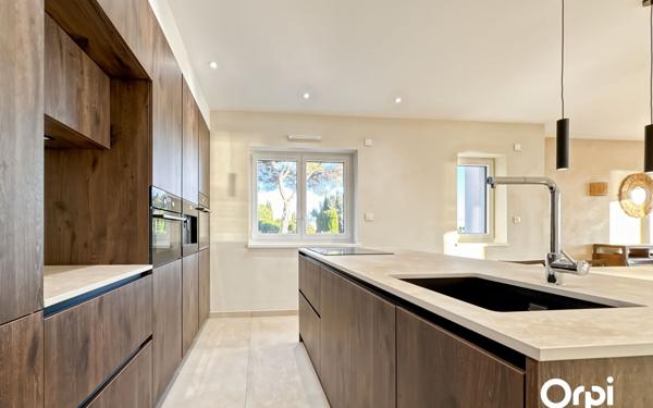 Maison à vendre    6 pièces • 230 m2 Les Issambres - Roquebrune-sur-Argens