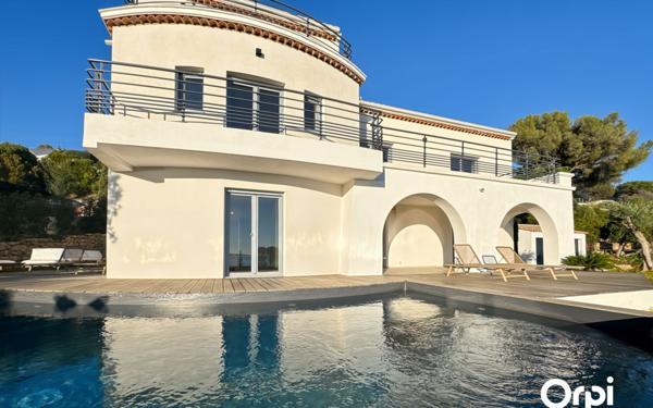 Maison à vendre    6 pièces • 230 m2 Les Issambres - Roquebrune-sur-Argens