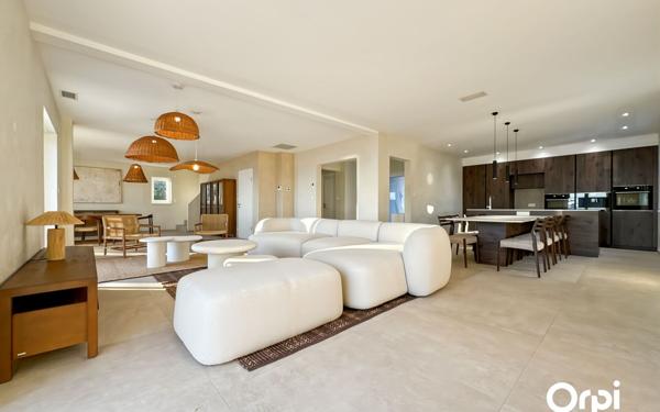 Maison à vendre    6 pièces • 230 m2 Les Issambres - Roquebrune-sur-Argens