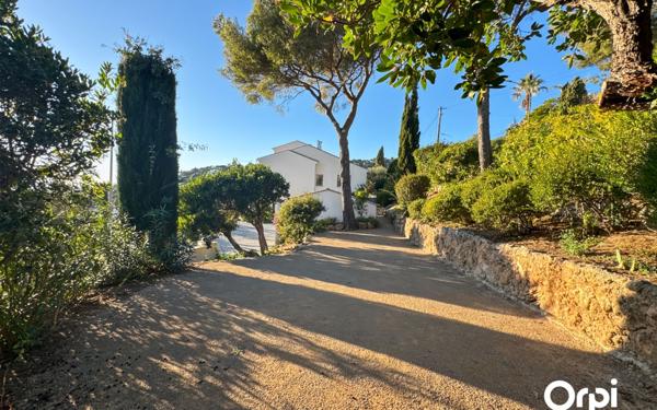 Maison à vendre    6 pièces • 230 m2 Les Issambres - Roquebrune-sur-Argens