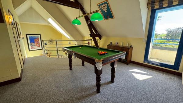 SAINT-PIERRE-QUIBERON - Propriété avec piscine et aperçu mer située à 100 mètres des plages de la baie !